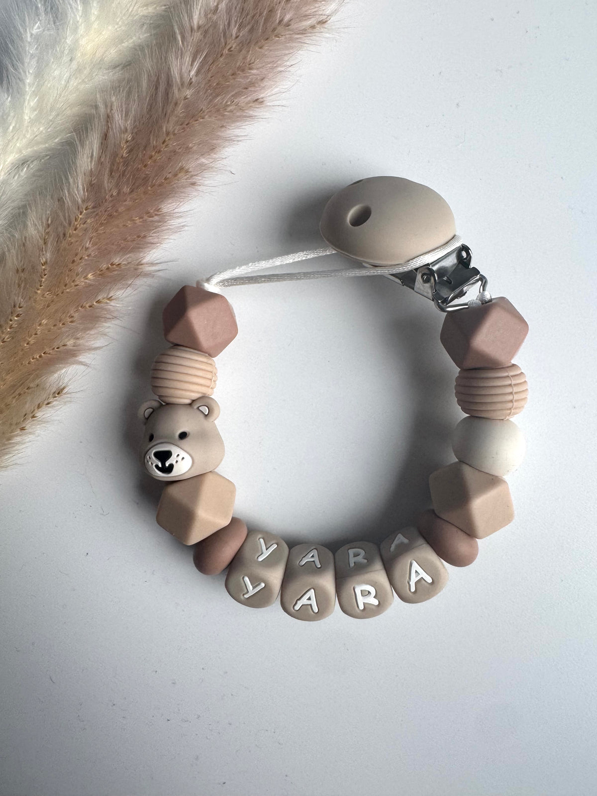 Speenkoord met naam beertje / taupe