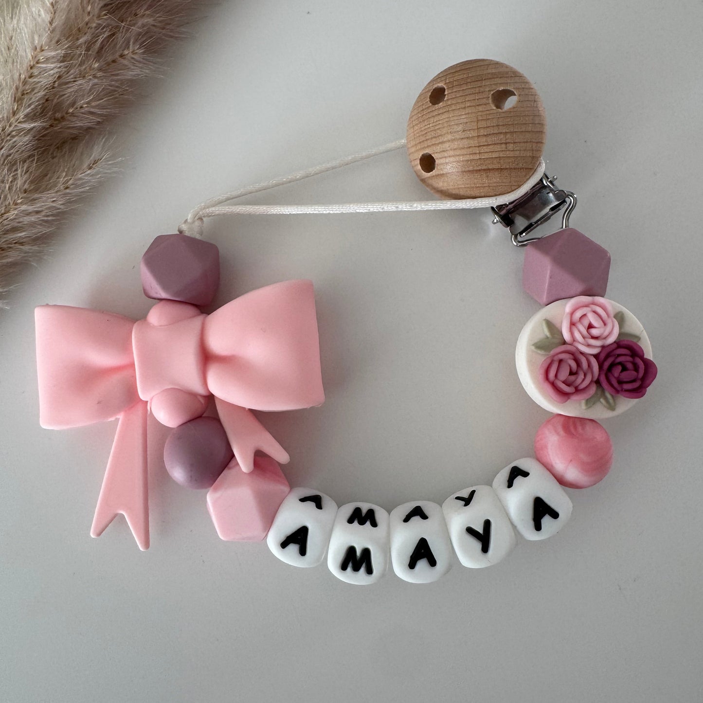 Speenkoord met naam roosjes / strik / roze