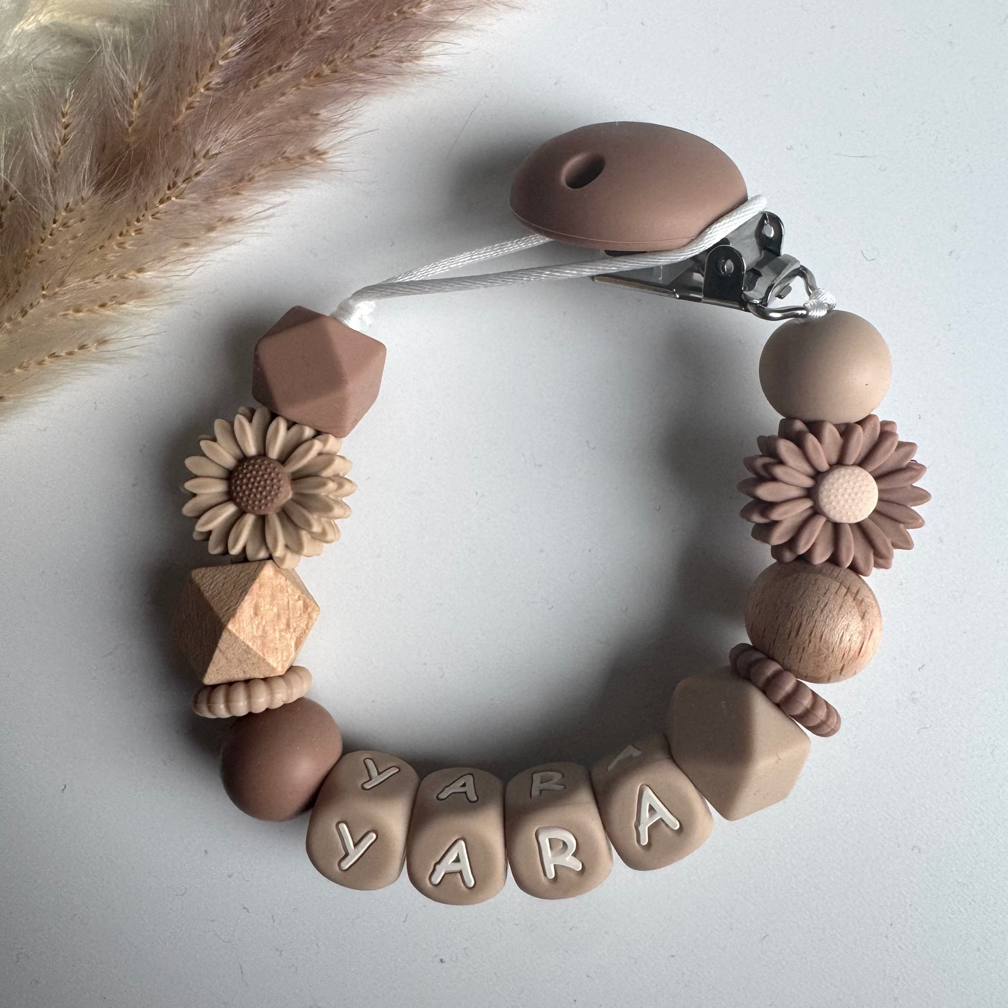 Speenkoord met naam bloemen / bruin / beige